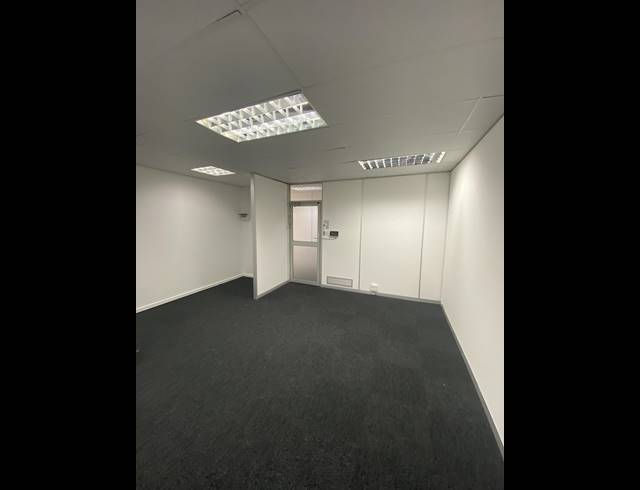 52M² OFFICE TO LET IN STEENBERG